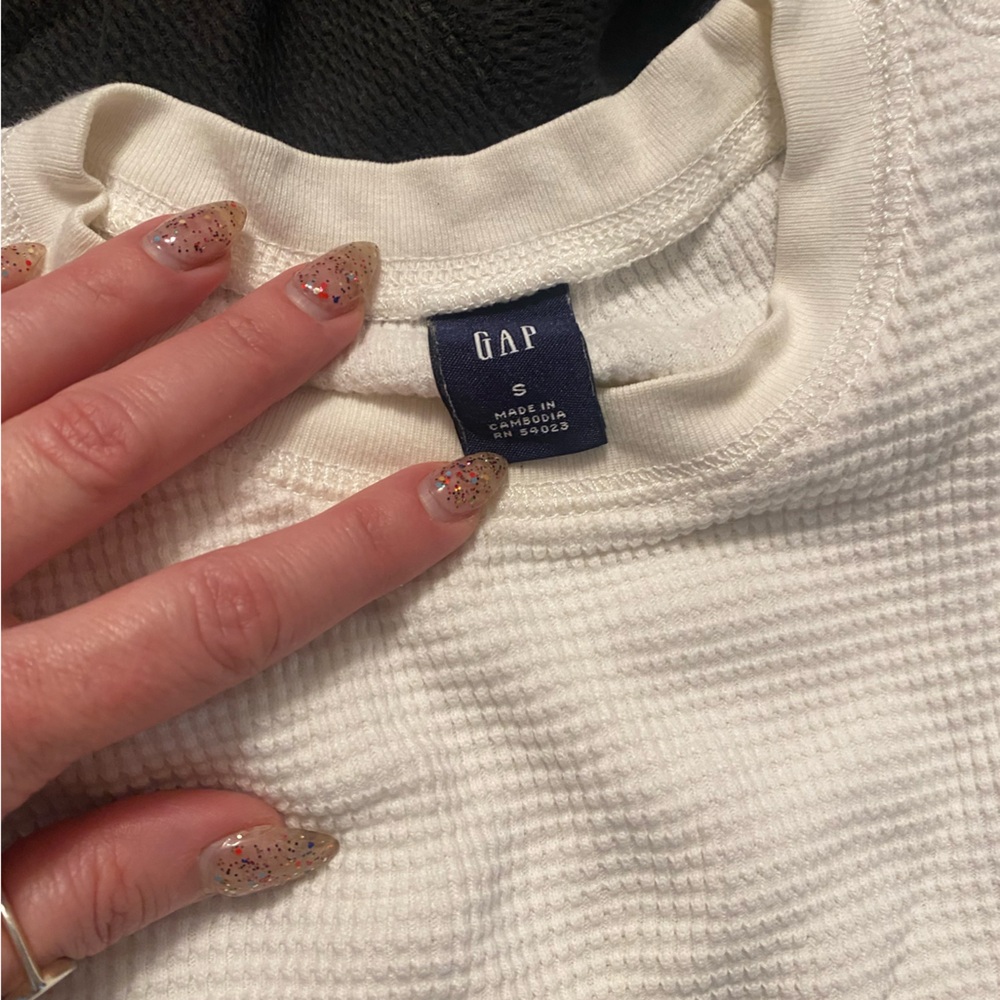 GAP Black and White Waffle Knit Top